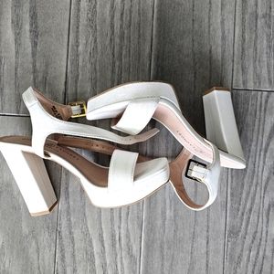 White pump, size 6.5